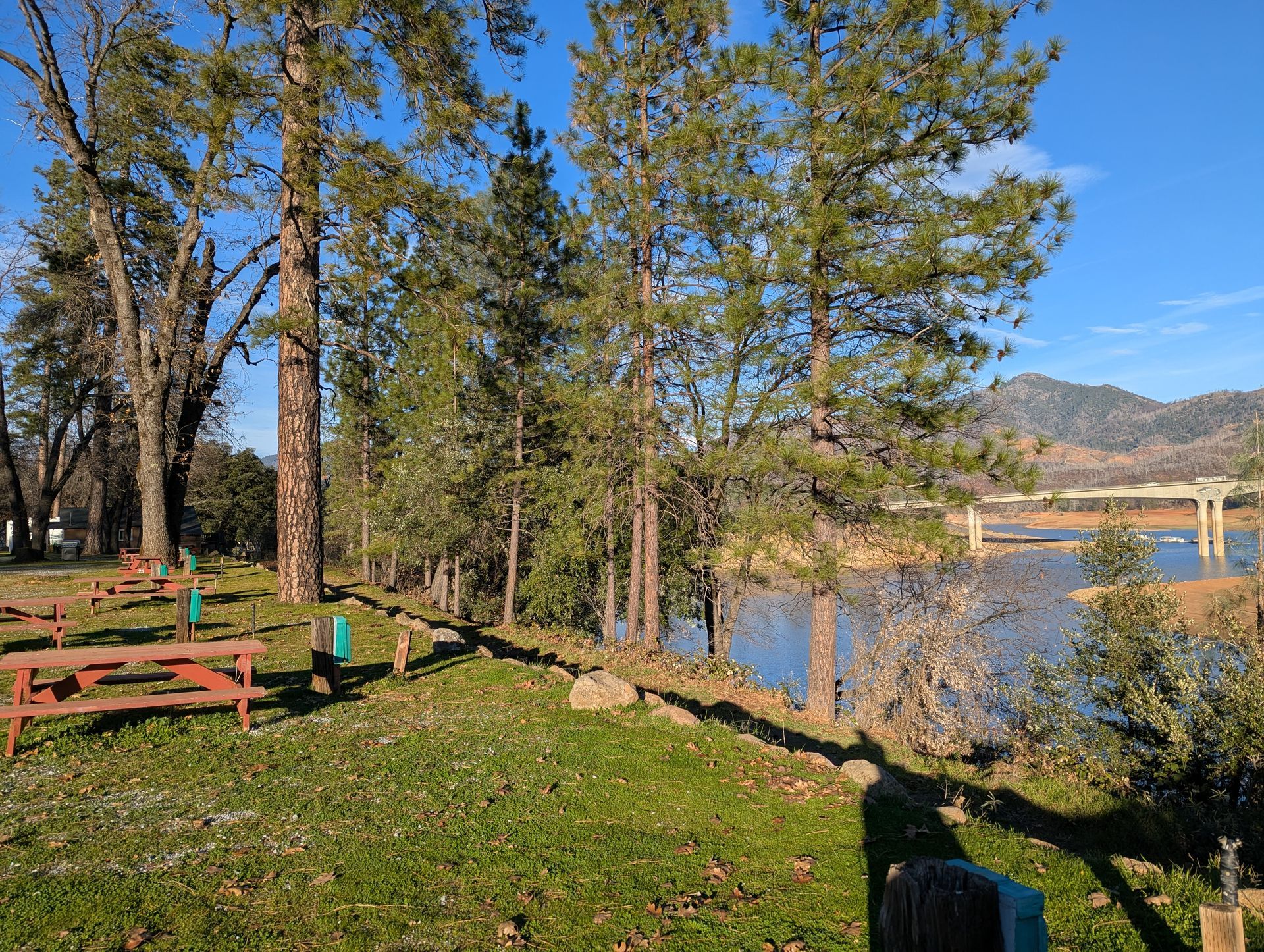 Full hook-up and partial hook-up lakeside RV sites