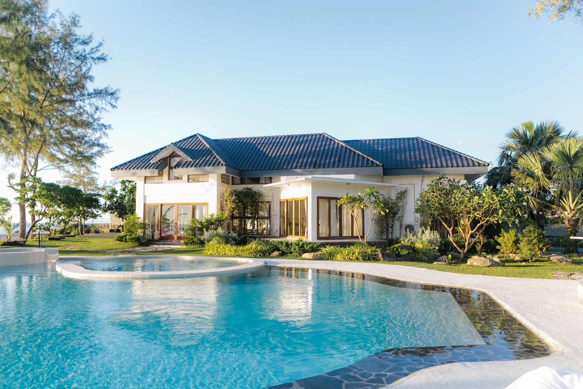A house with a swimming pool in front of it