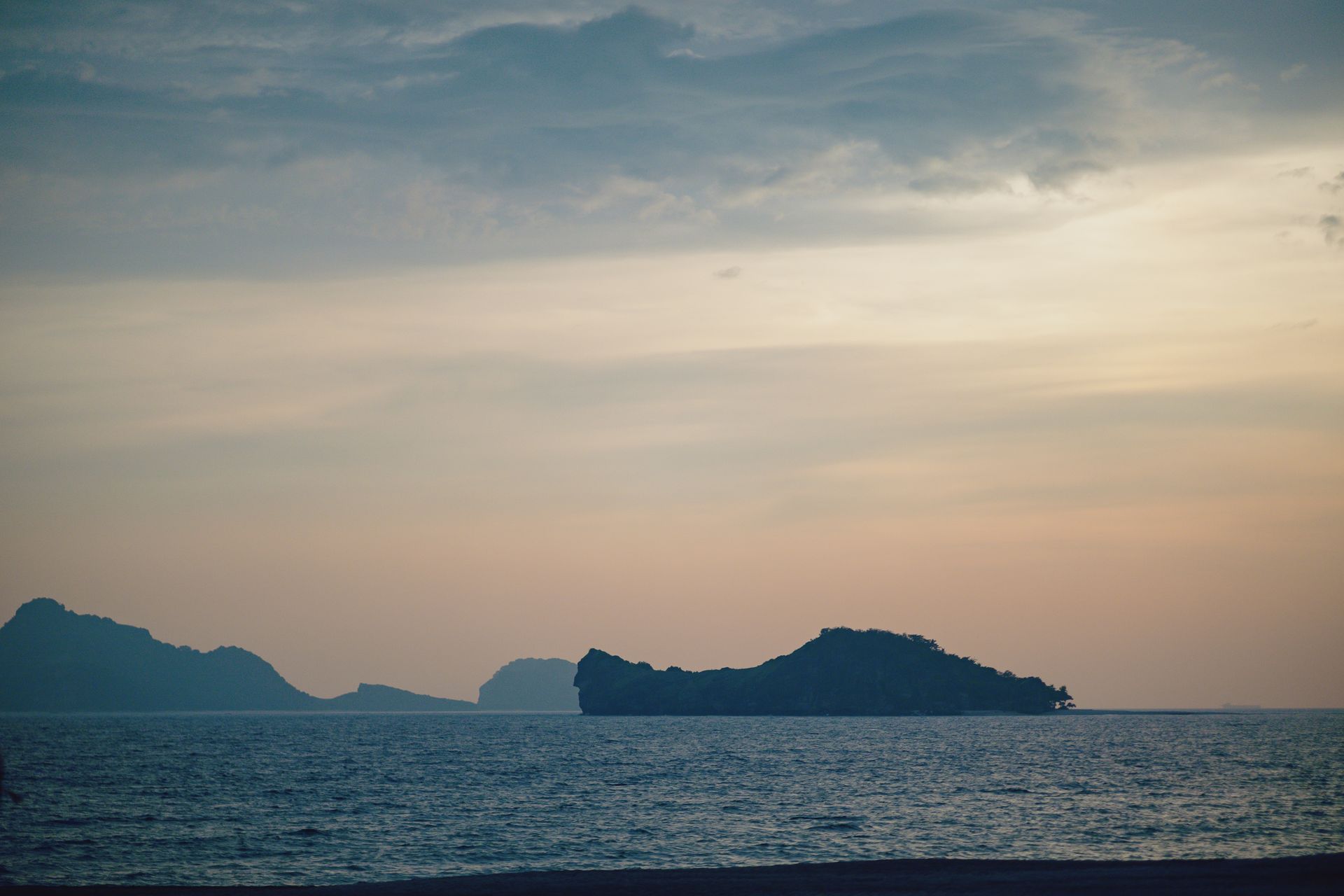 There is a small island in the middle of the ocean.
