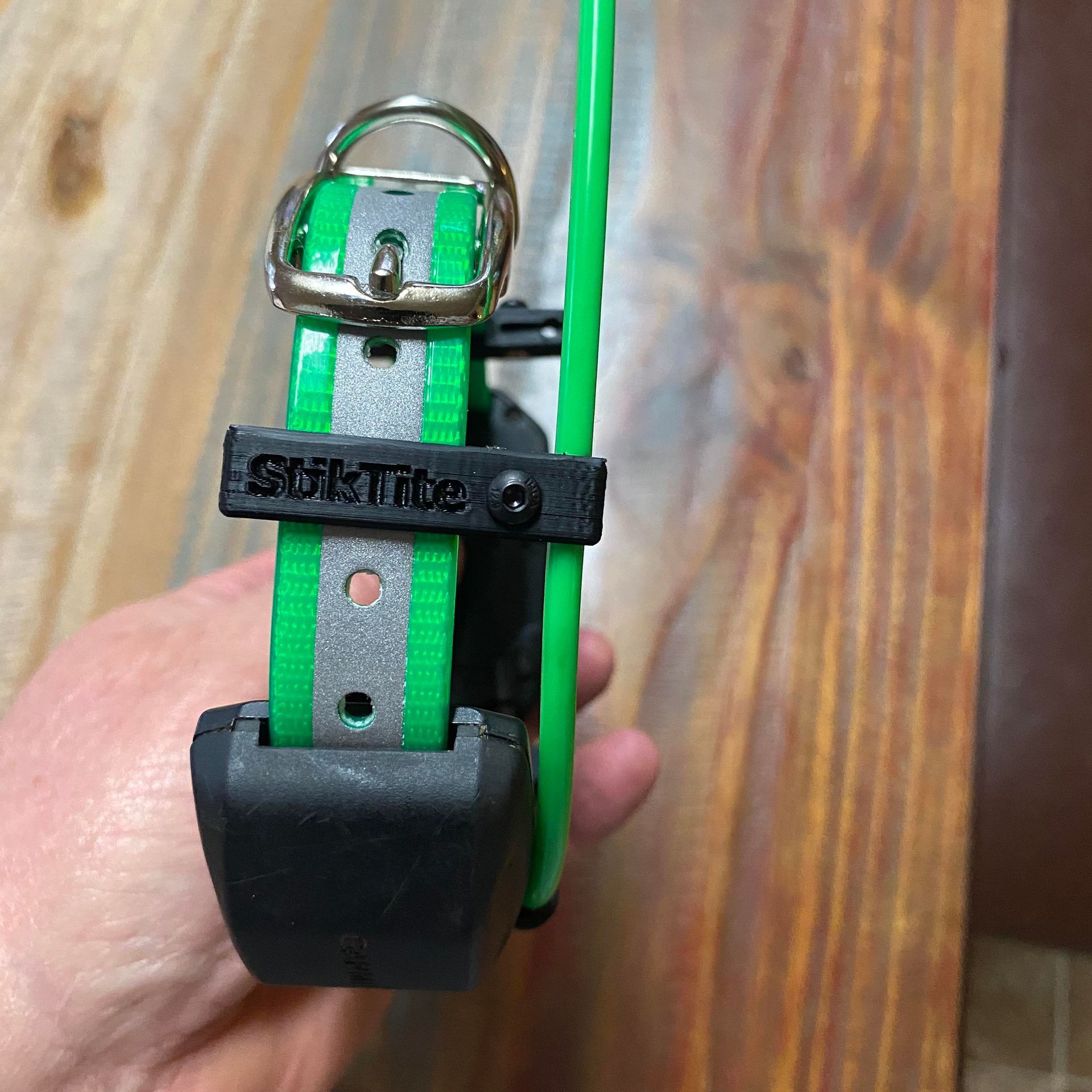 lester's stiktite on collar