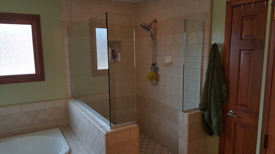 Clean Glass In The Shower — Mountain Home, AR — Custom Glass