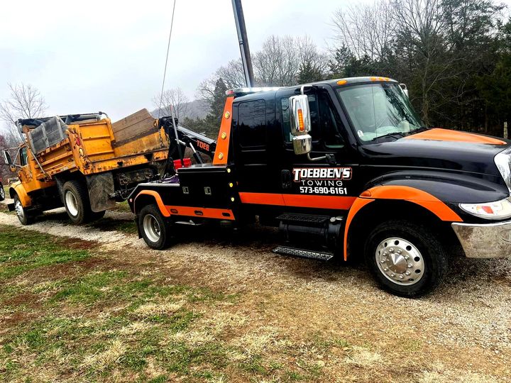 Haul heavy equipment, machinery, & vehicles with help from Jefferson City, MO’s Toebbens Towing