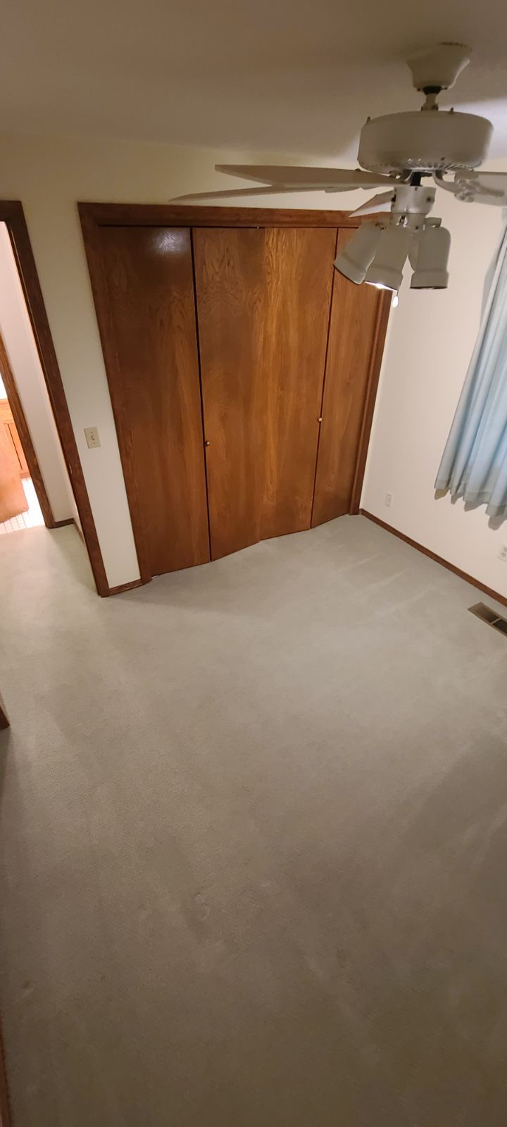 Preparing small room for laminate.