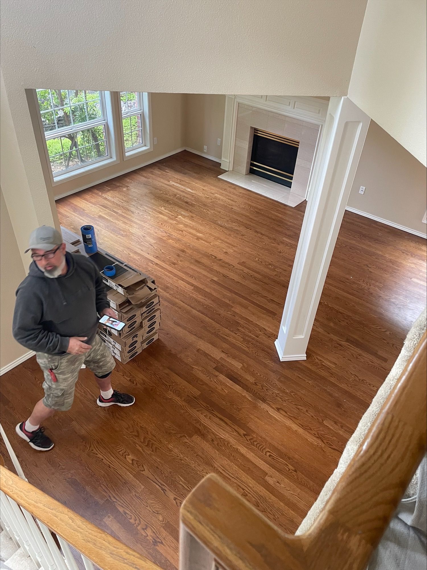 Matching hardwood floor in the living room.