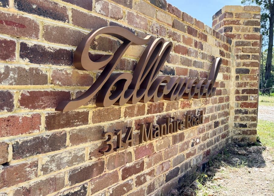 A Brick Wall With A Sign That Says Tallahassee On It — Solis Signs in Toukley, NSW