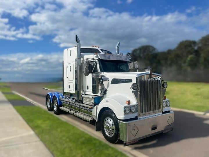 loading the parcels to the truck