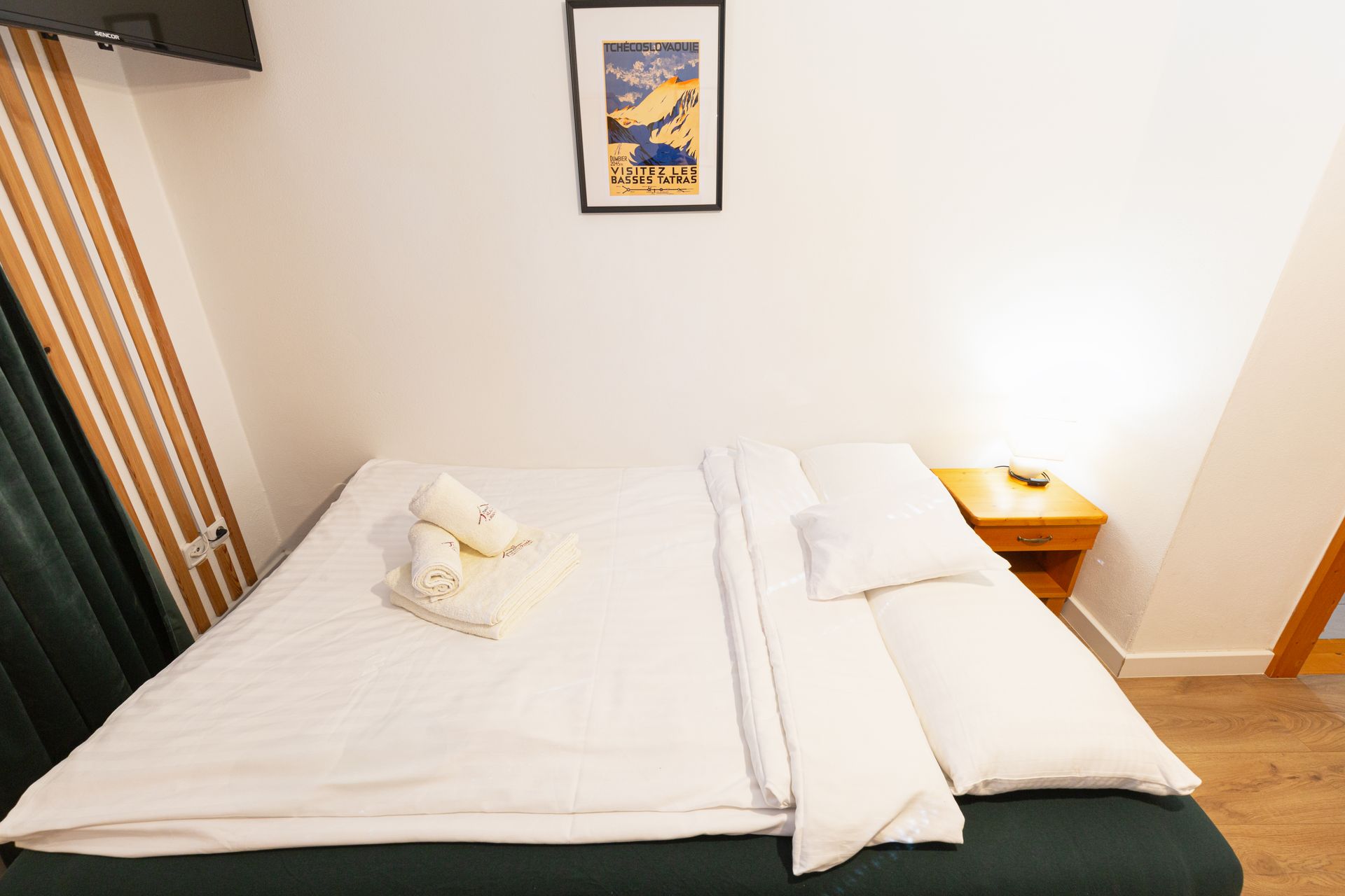 spálňa s manželskou posteľou