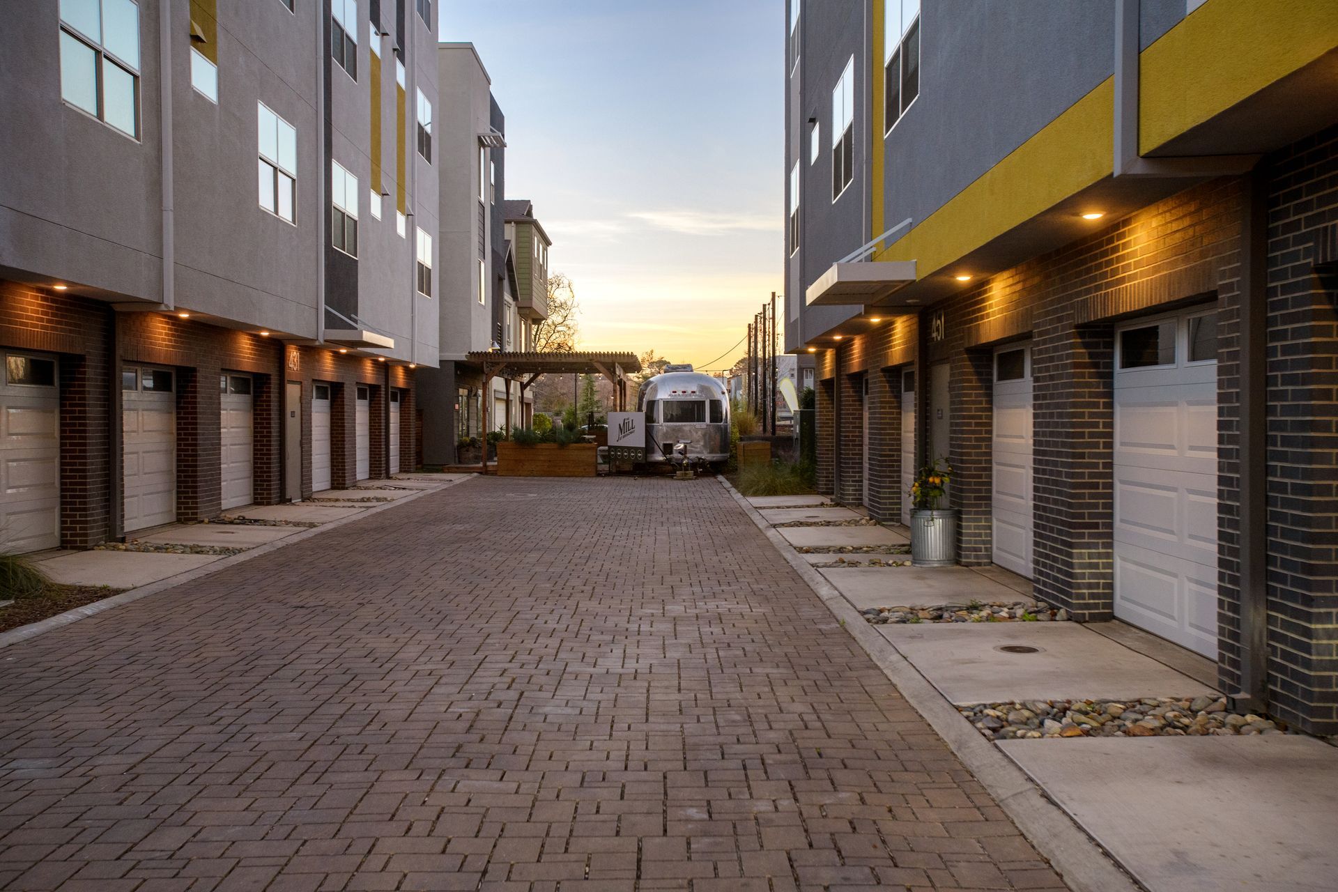 photo showing the alleyway with garages