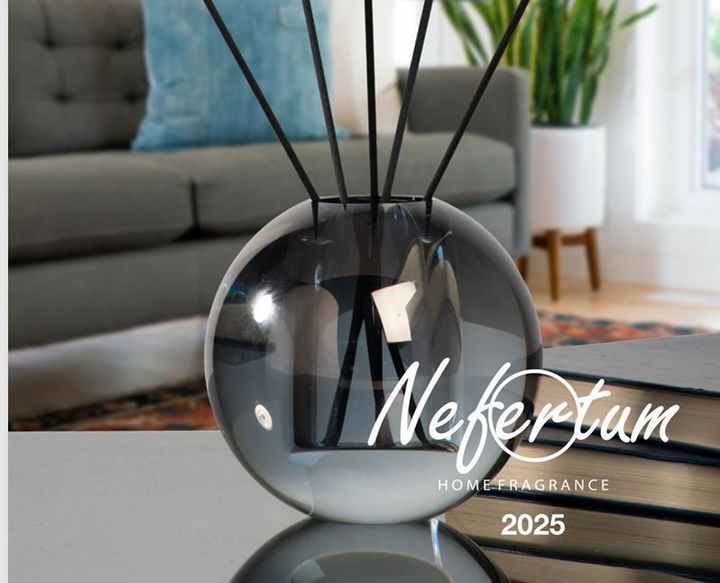 Una brochure per la fragranza per la casa Nefertum nel 2025