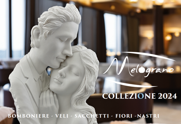 Una statua di un uomo che bacia una donna sulla fronte