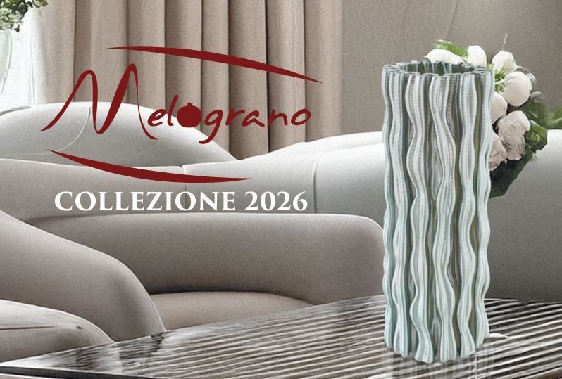 Una statua di un uomo che bacia una donna sulla fronte