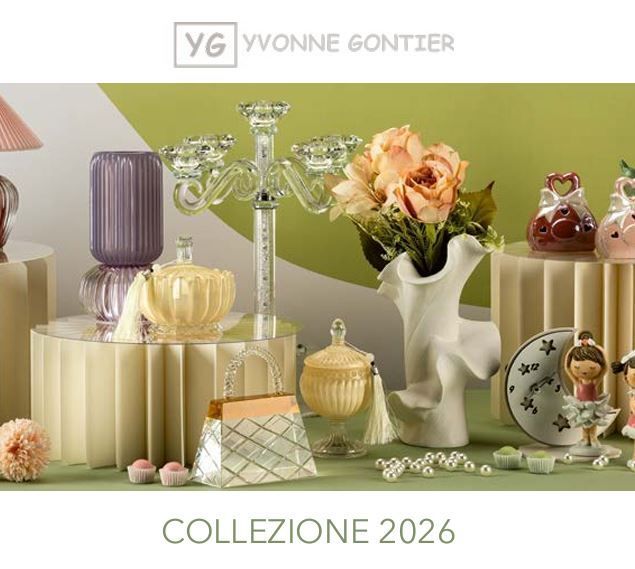 Una statua di un uomo che bacia una donna sulla fronte