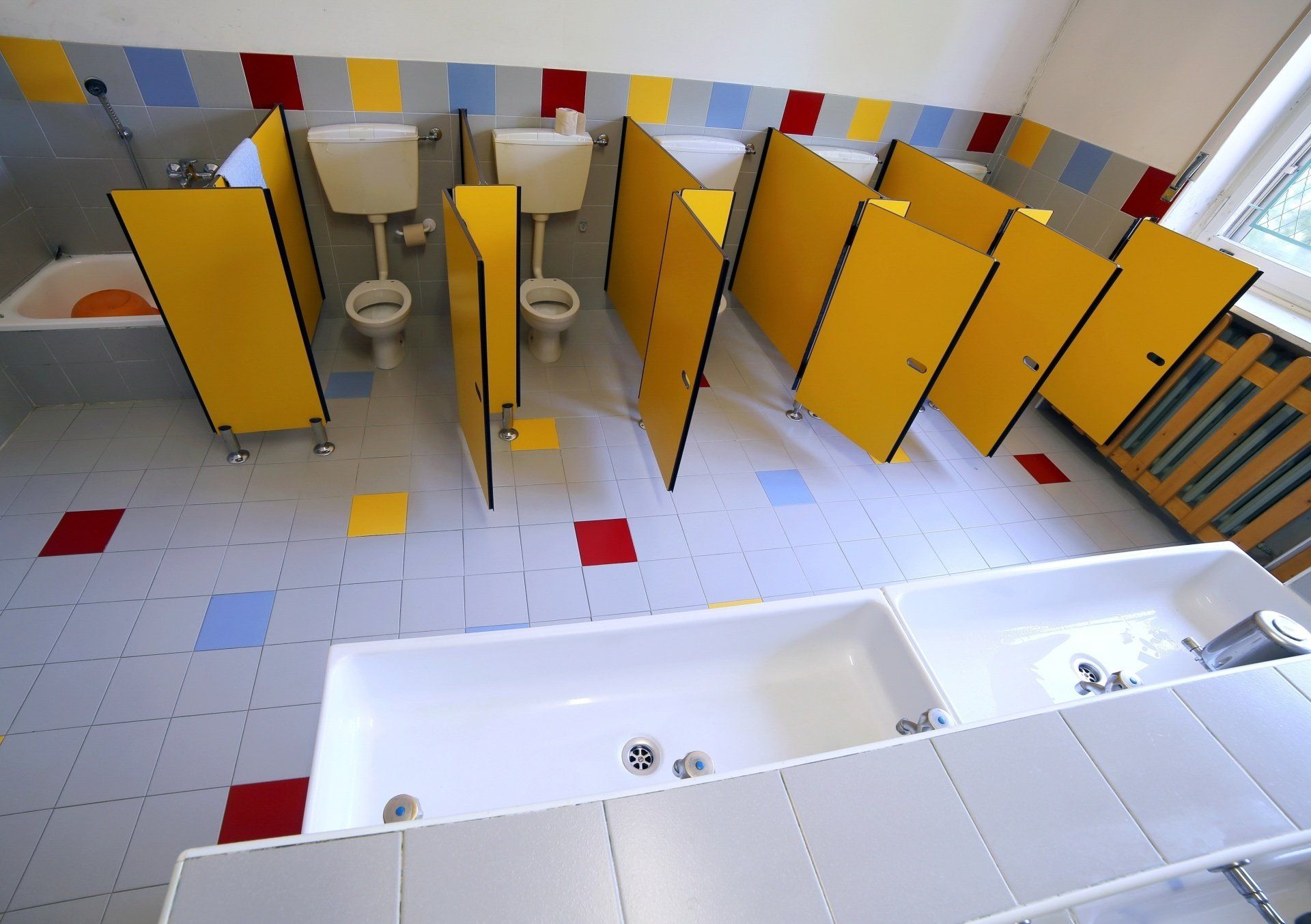 clean school toilets