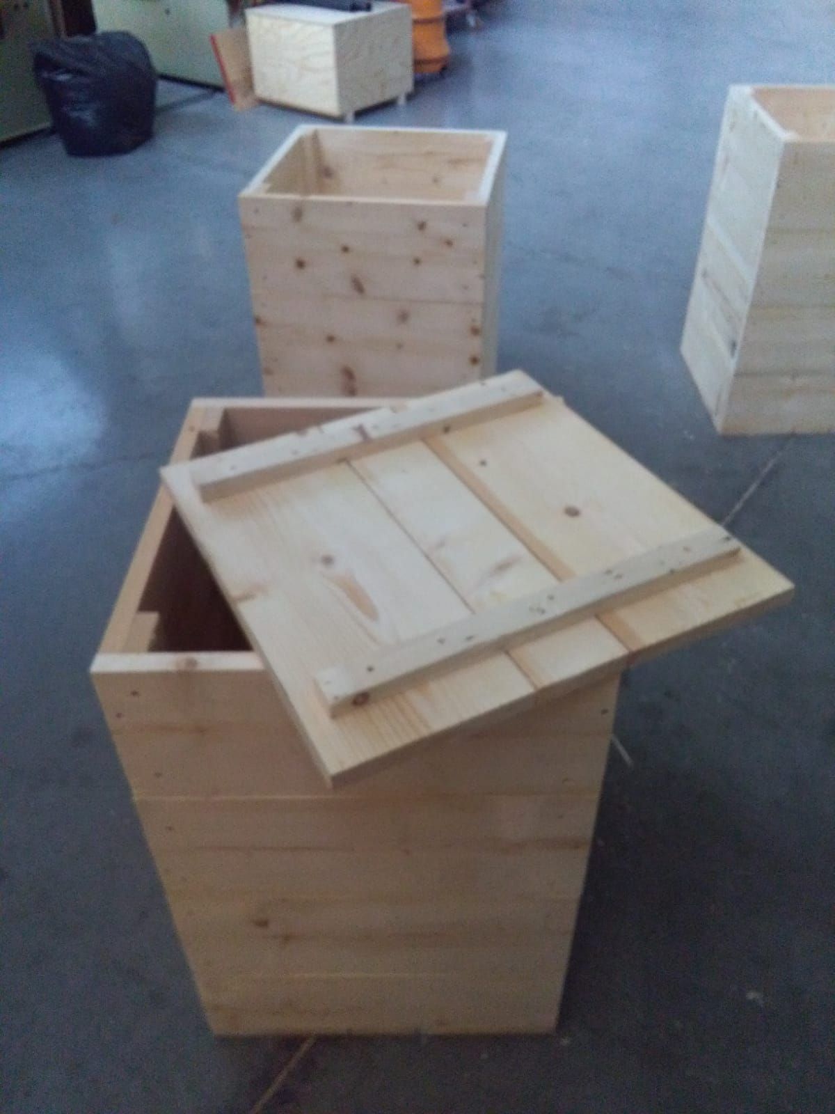 scatola in legno con coperchio