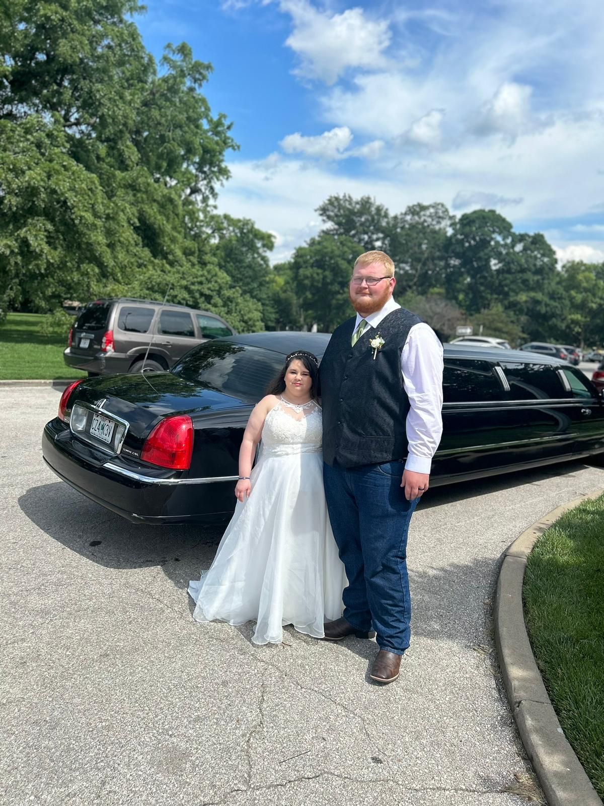 Wedding Limo Services | Great White Limo | Kansas City, Saint Joseph, MO & Overland  Park, KS