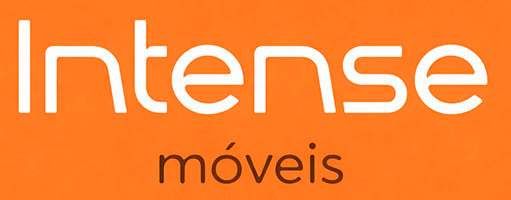 Logotipo da Kakau Persianas e Cortinas, texto em preto e amarelo sobre fundo branco.