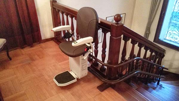 elevatori per disabili | servoscale per anziani | montascale elettrici ! | piattaforme elevatrici | impianti elevatori domestici | installazione servoscale | prezzo servoscala