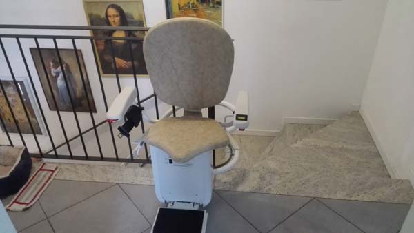 elevatori per disabili | servoscale per anziani | montascale elettrici ! | piattaforme elevatrici | impianti elevatori domestici | installazione servoscale | prezzo servoscala