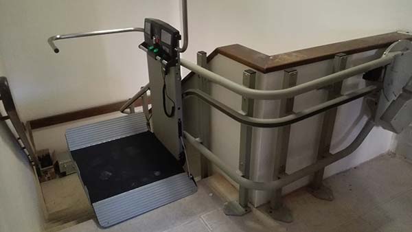 elevatori per disabili | servoscale per anziani | montascale elettrici ! | piattaforme elevatrici | impianti elevatori domestici | installazione servoscale | prezzo servoscala