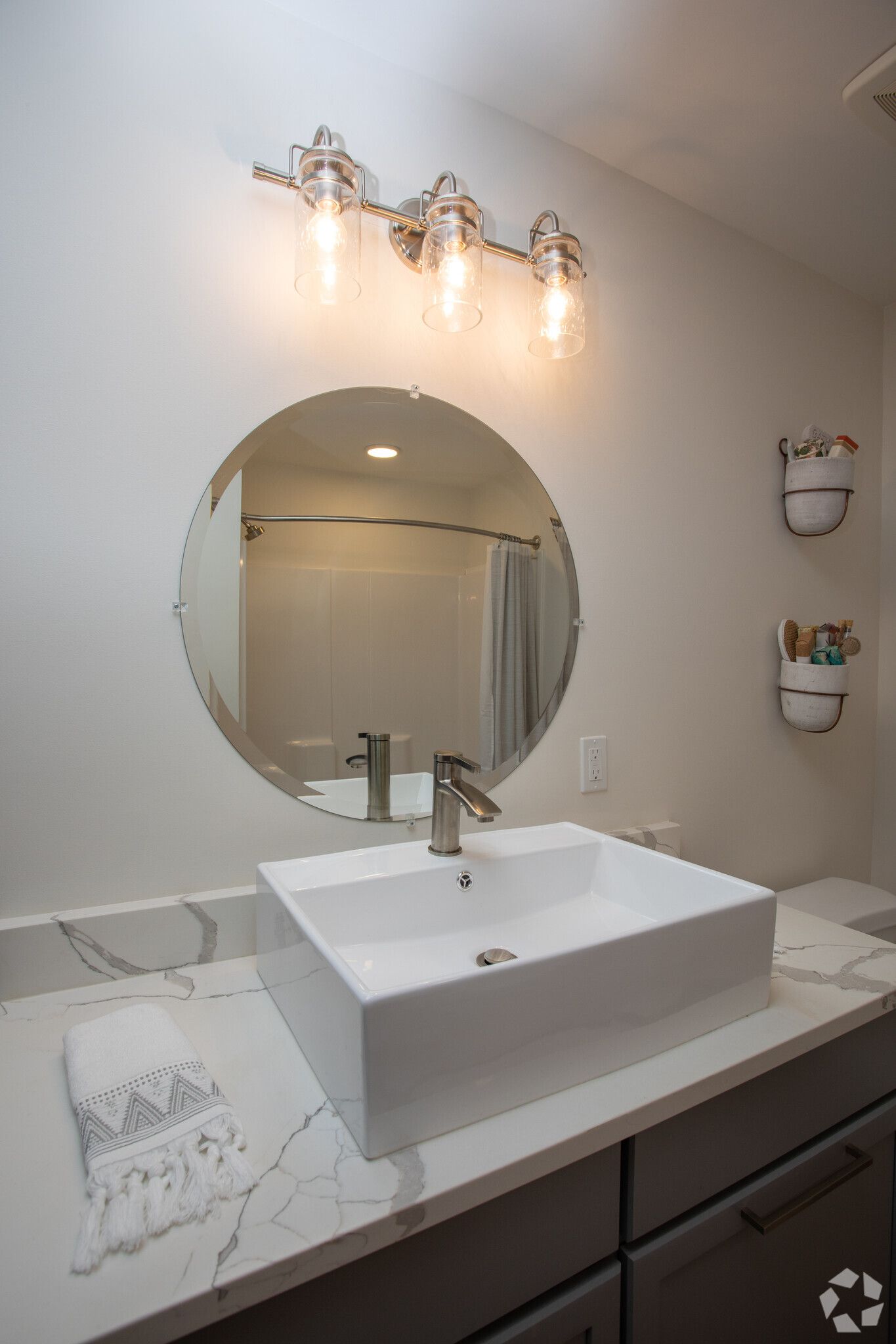 A bathroom with a sink and a mirror.