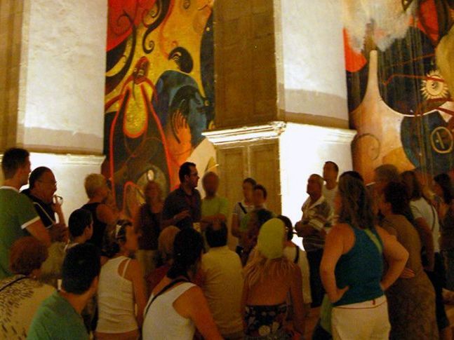 Visita guiada descubriendo el proyecto de la Pintura Mural de Jesús Mateo