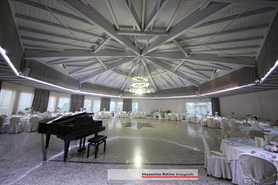 Sala di un ristorante per matrimoni