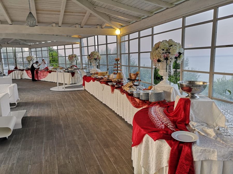 Tavolo con buffet per matrimoni