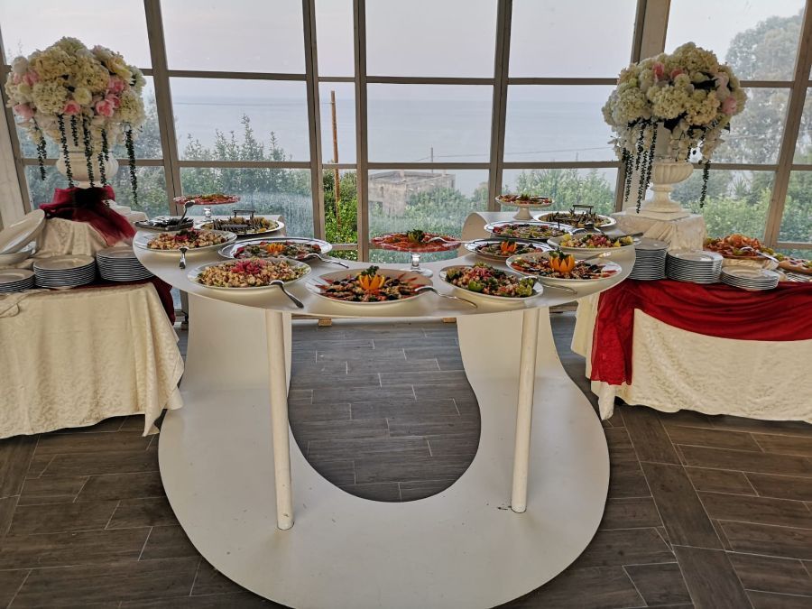 Buffet con portate miste