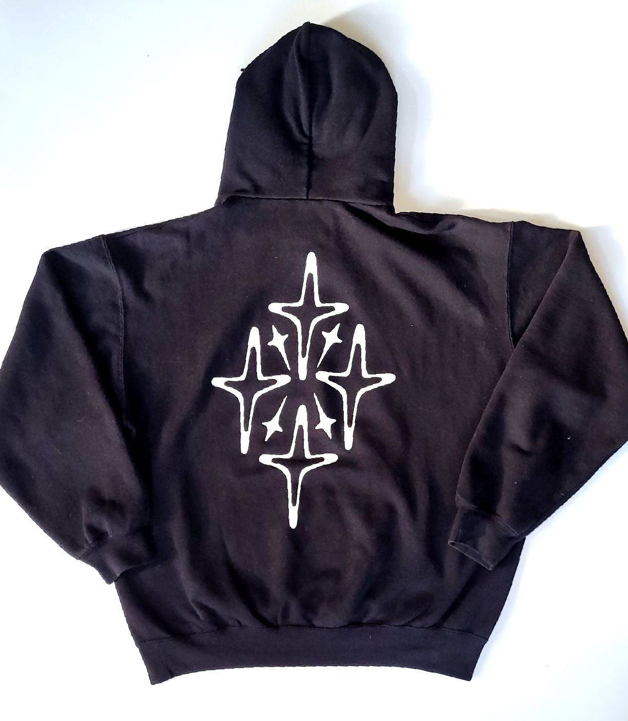 Onez Star Hoodie. embroided logo on the front the star design on the back. inspired by the world of graffiti street-art.