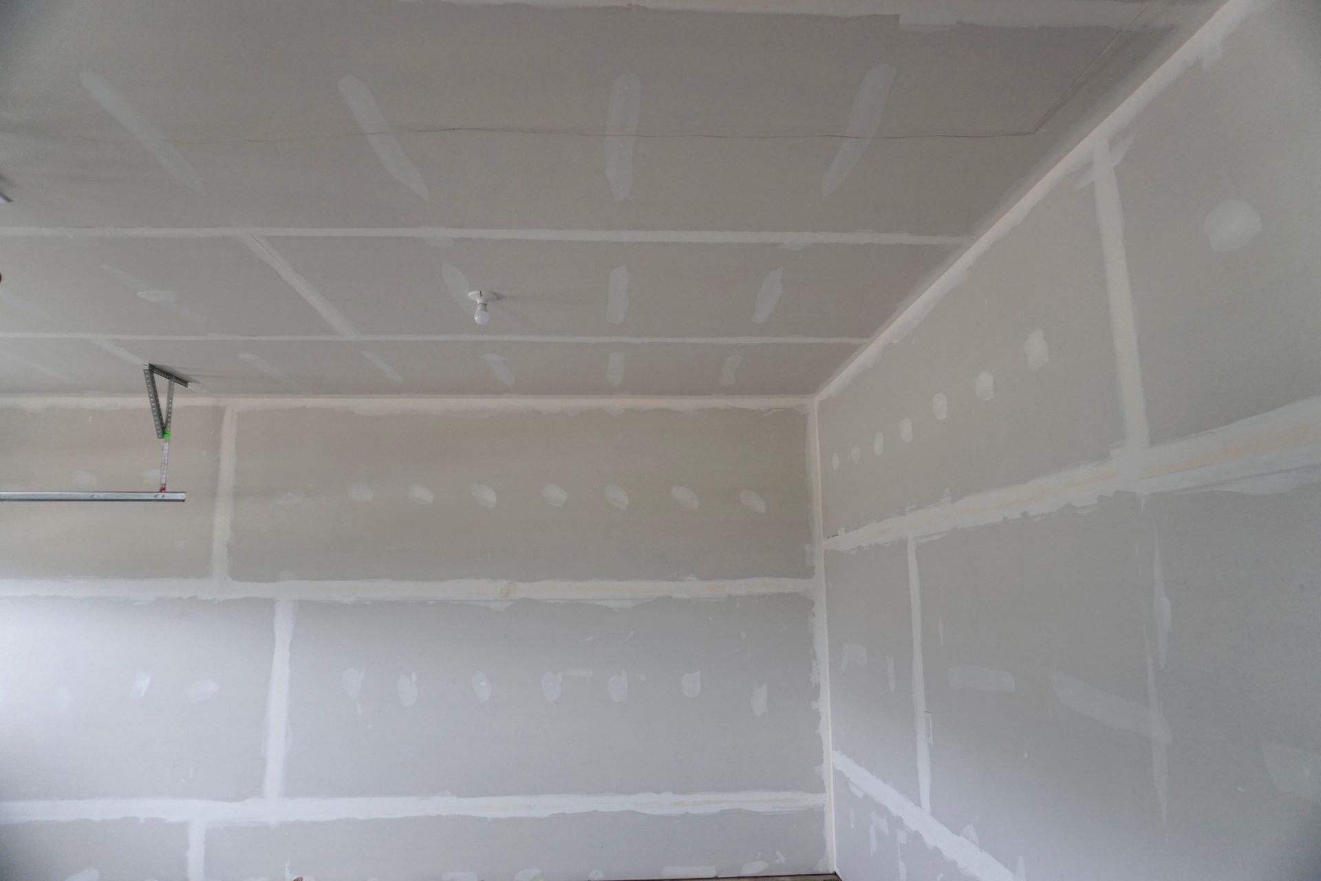 A room with a ceiling that has a lot of drywall on it.