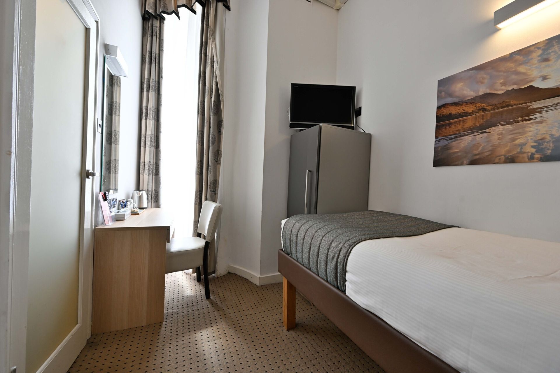 single-room-duke-of-leinster-hotel.jpg