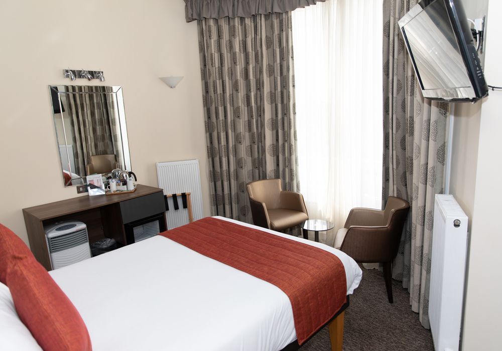 double-room-duke-of-leinster-hotel-london.jpg
