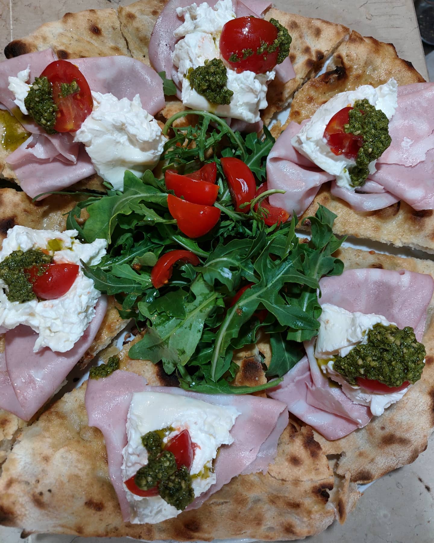 pizza cotta in forno a legna