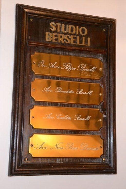 Targa con nomi avvocati