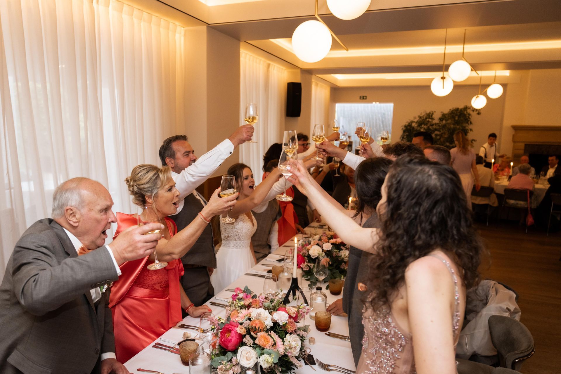 De toast op de eretafel tijdens een bruiloft bij feestzaal t'Hoornaerts.