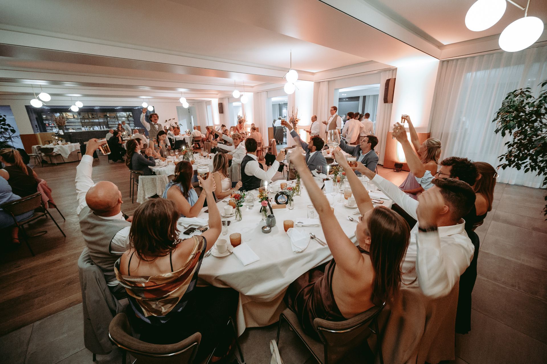 Toasten in de feestzaal t'Hoornaerts