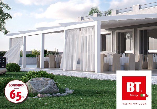 Gazebo per esterni con tende semitrasparenti