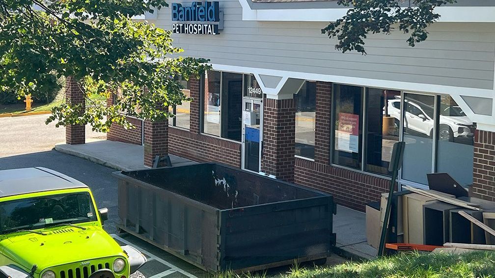 15 yard commercial dumpster rental in Woodbridge VA retail plaza