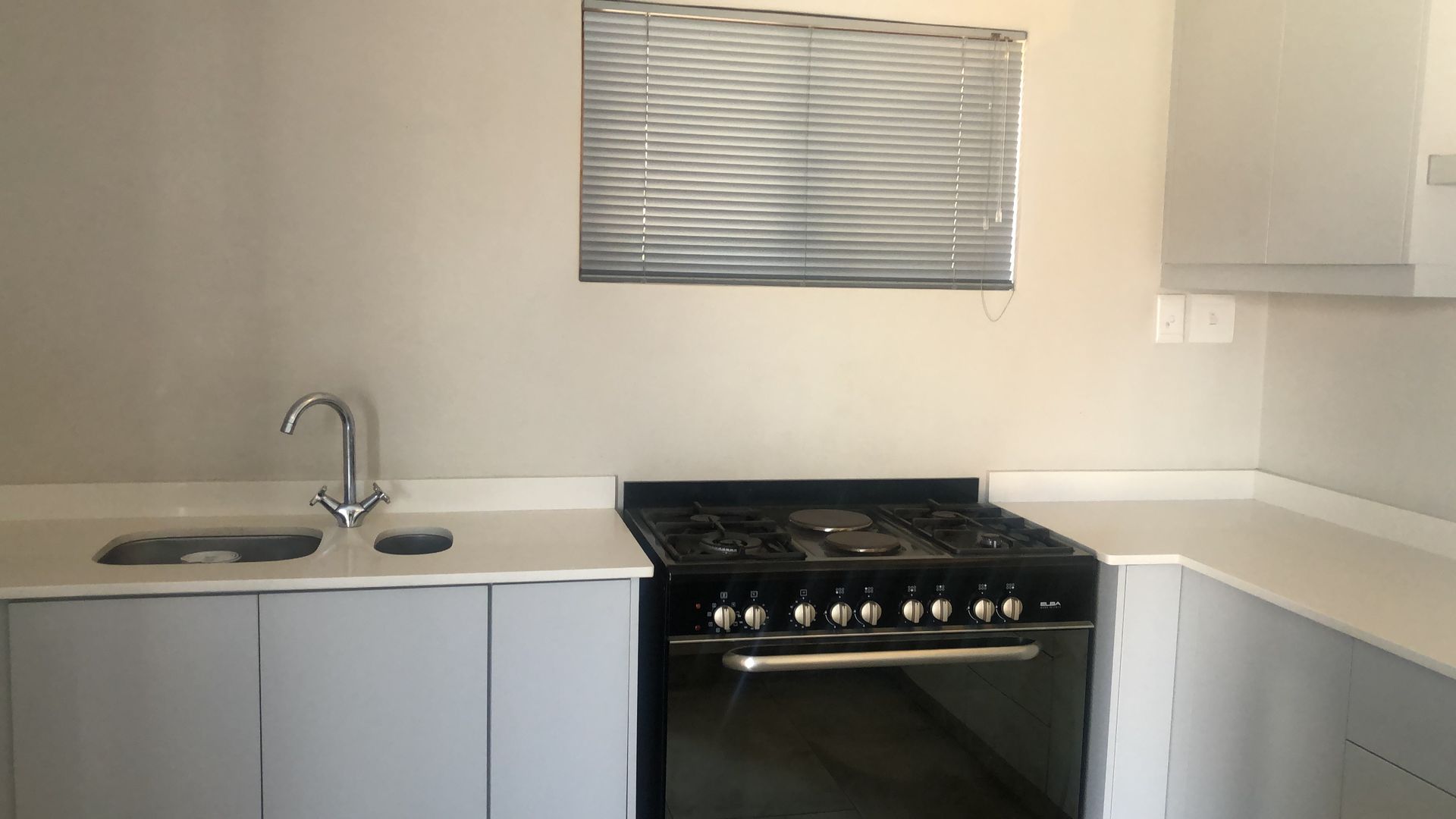 Flat to rent in Durban North | Whatsapp +27 81 472 2443