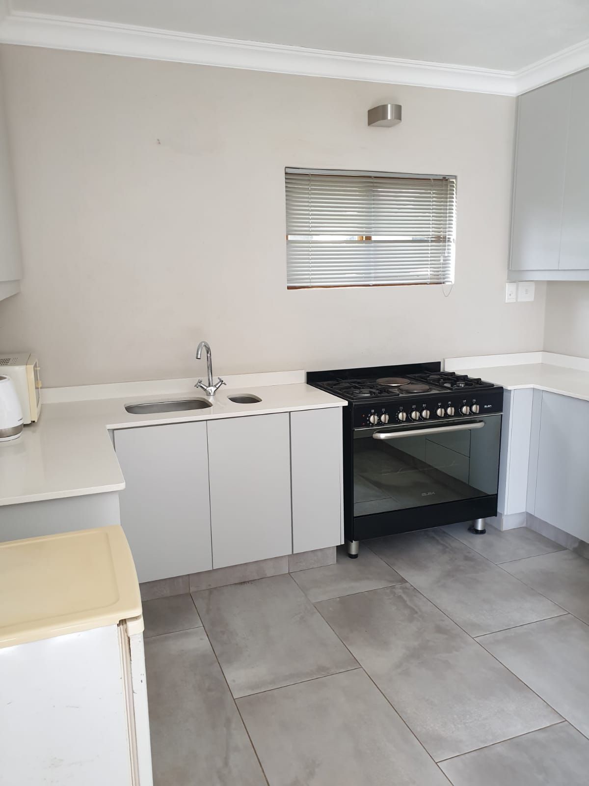 Flat to rent in Durban North | Whatsapp +27 81 472 2443