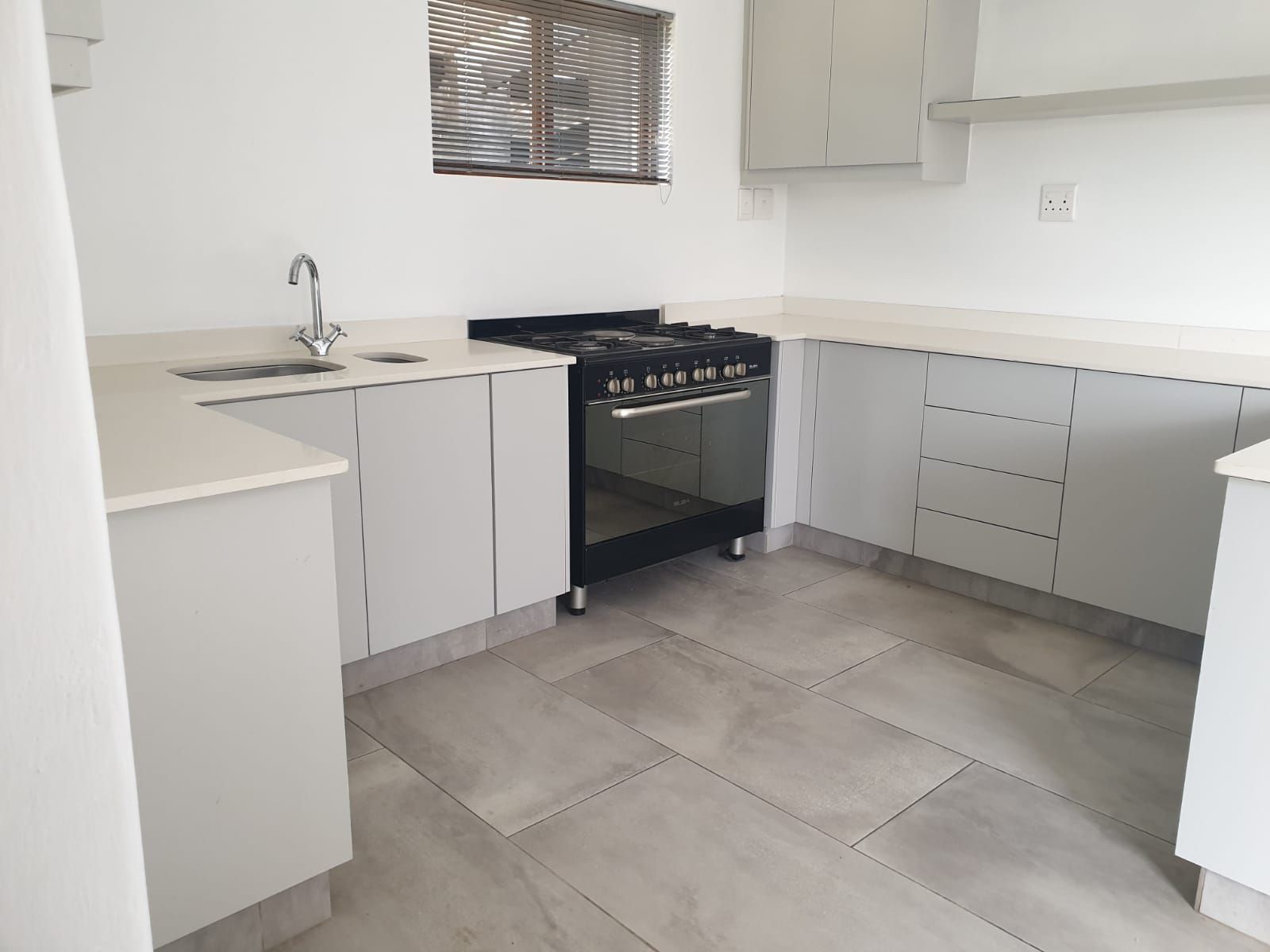 Flat to rent in Durban North | Whatsapp +27 81 472 2443