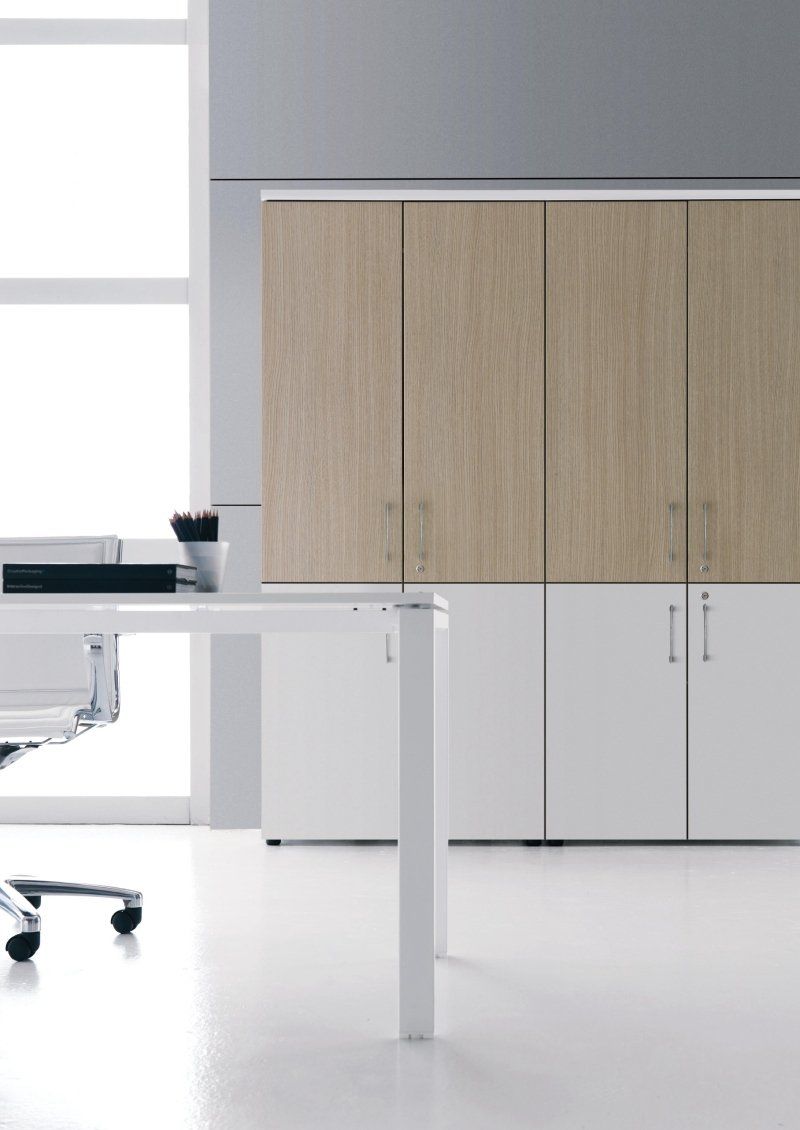 Armadi bianchi e legno