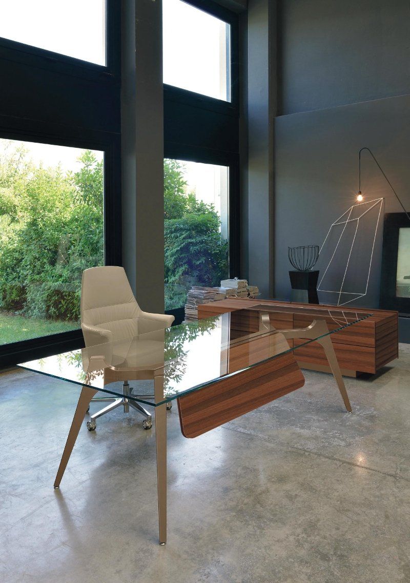 Tavolo trasparente e sedia