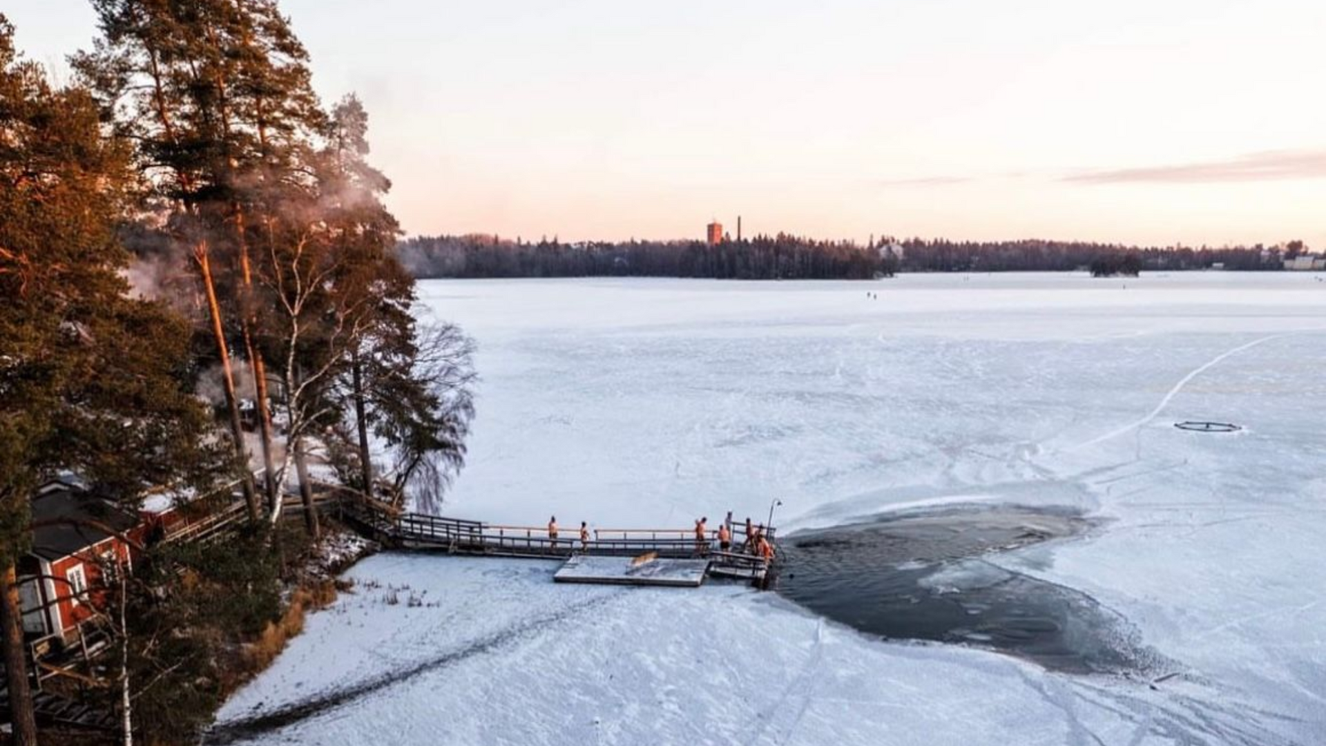 Uimahousut tai kengät tekevät avantouinnista mukavamman