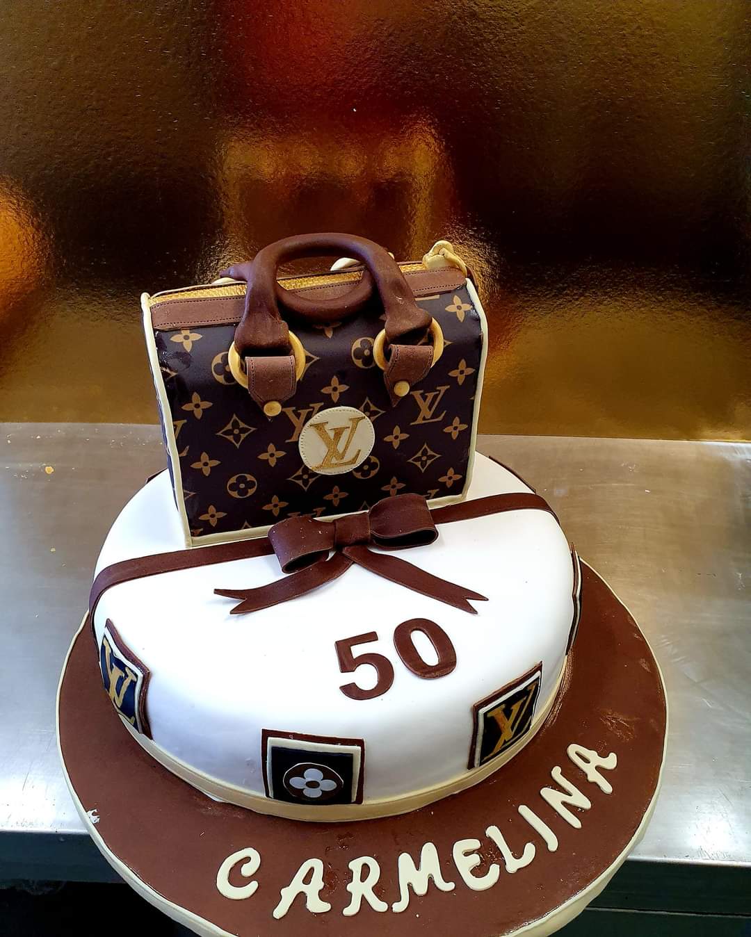 torta compleanno louis vuitton