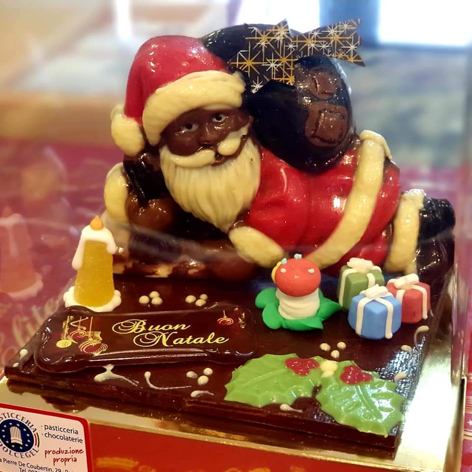 babbo natale con regali cioccolato