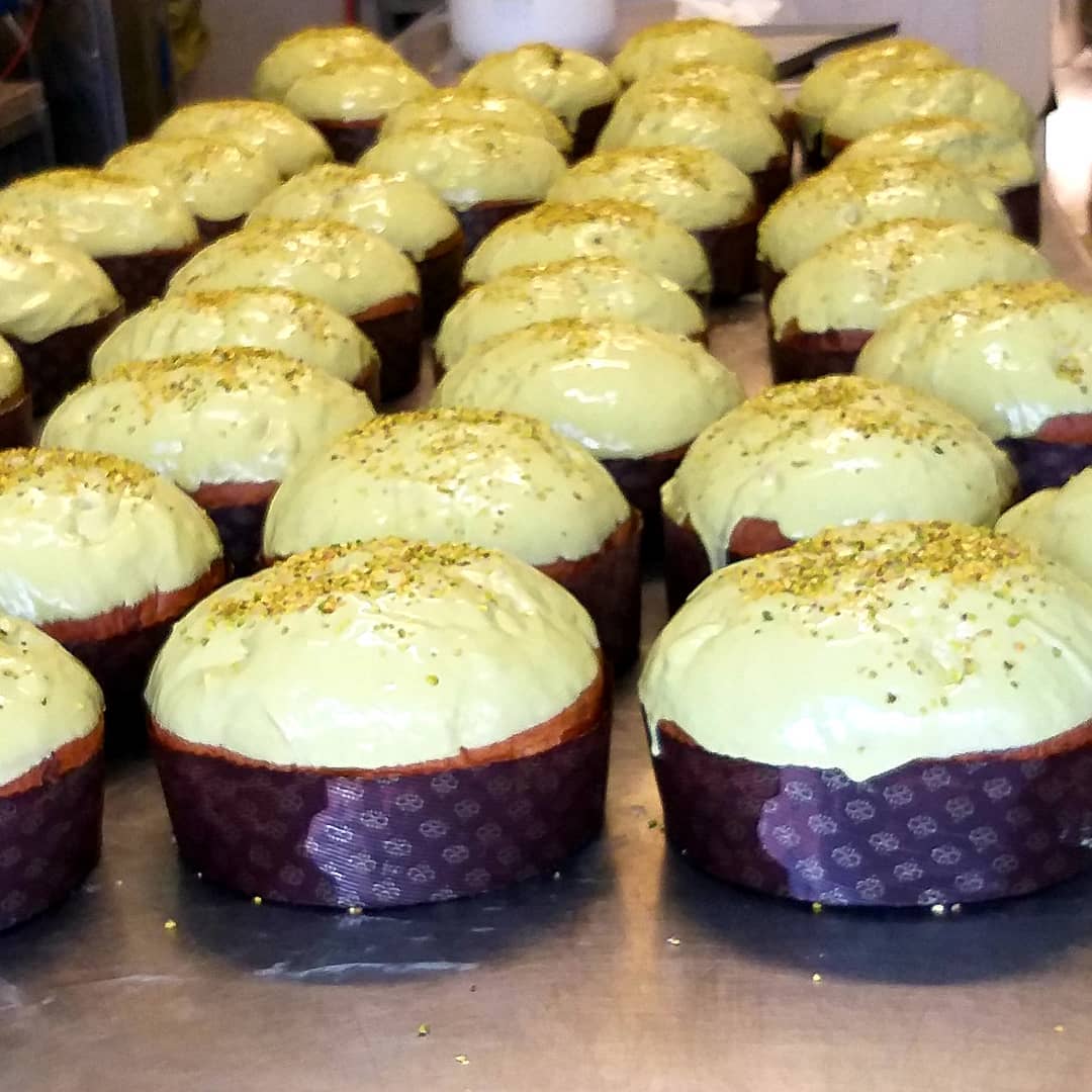 Panettoni con cioccolato bianco e pistacchio