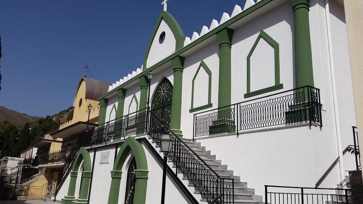 Realizzazione di rivestimenti decorativi in una villa