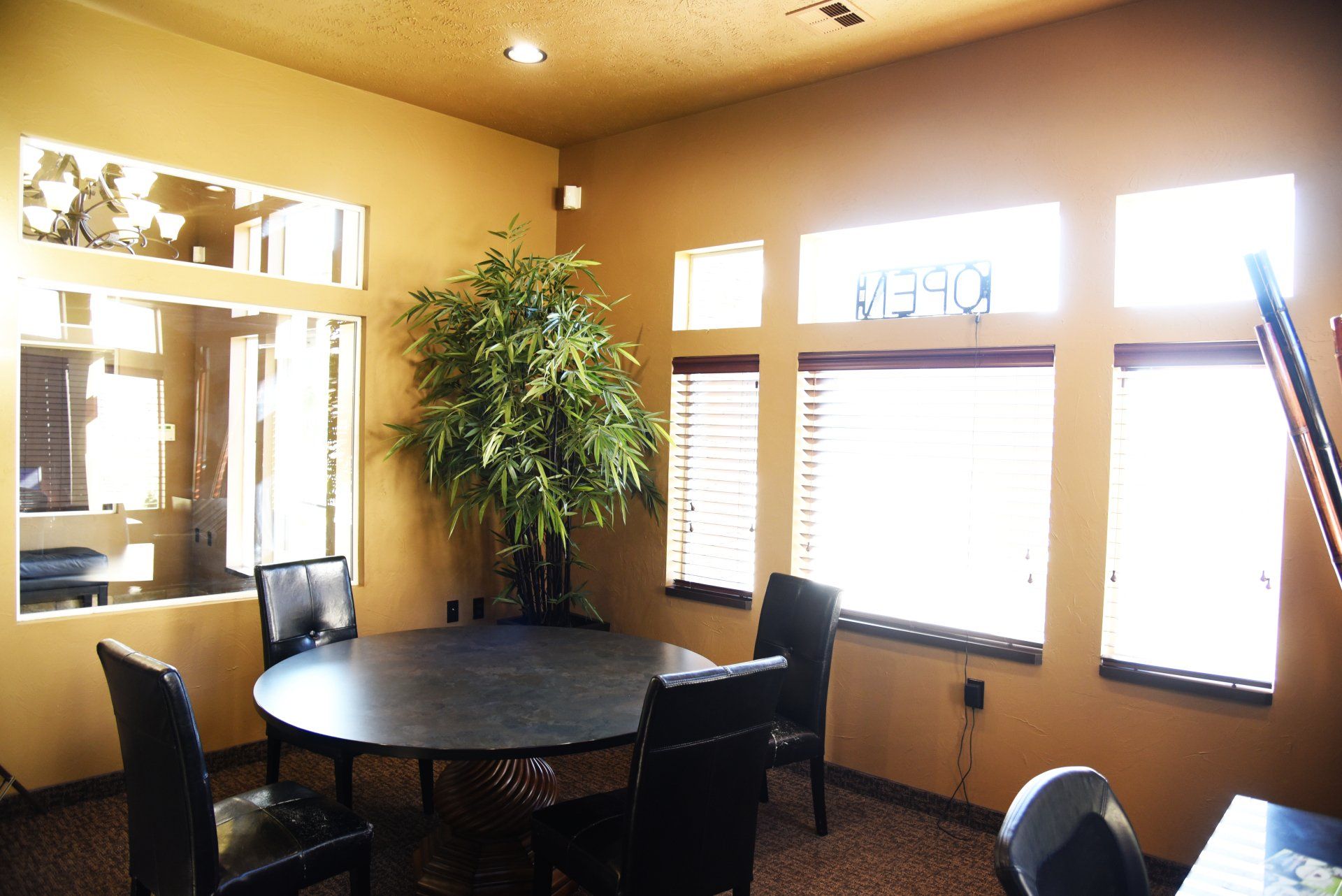 Lusitano Apartment meeting room