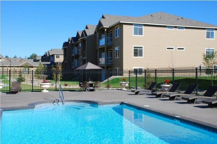 Lusitano Apartment community pool